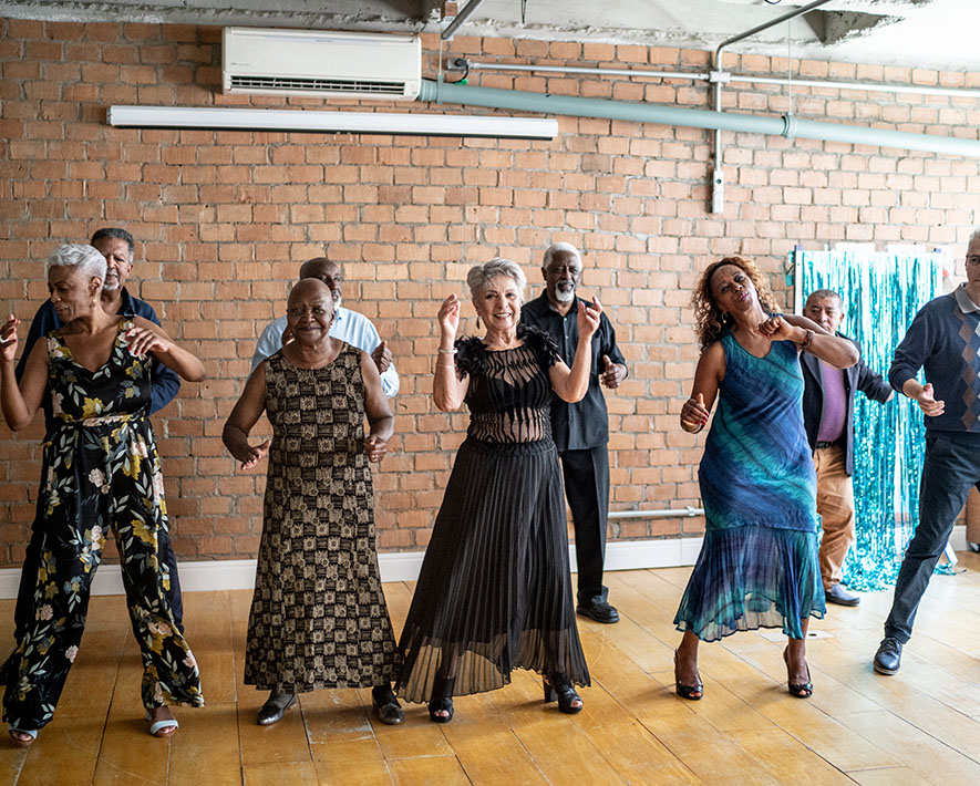 Personas bailando